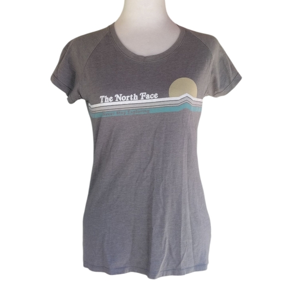 The North Face Graphic Baby Tee Gray Sunrise Slim Fit Size Small - Picture 1 of 7